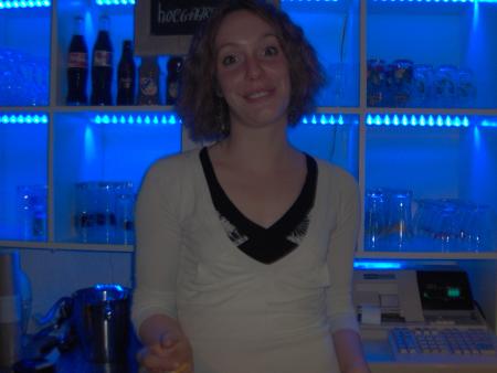 La ravissante juliette, notre nouvelle Barmaid au Famous Cafe